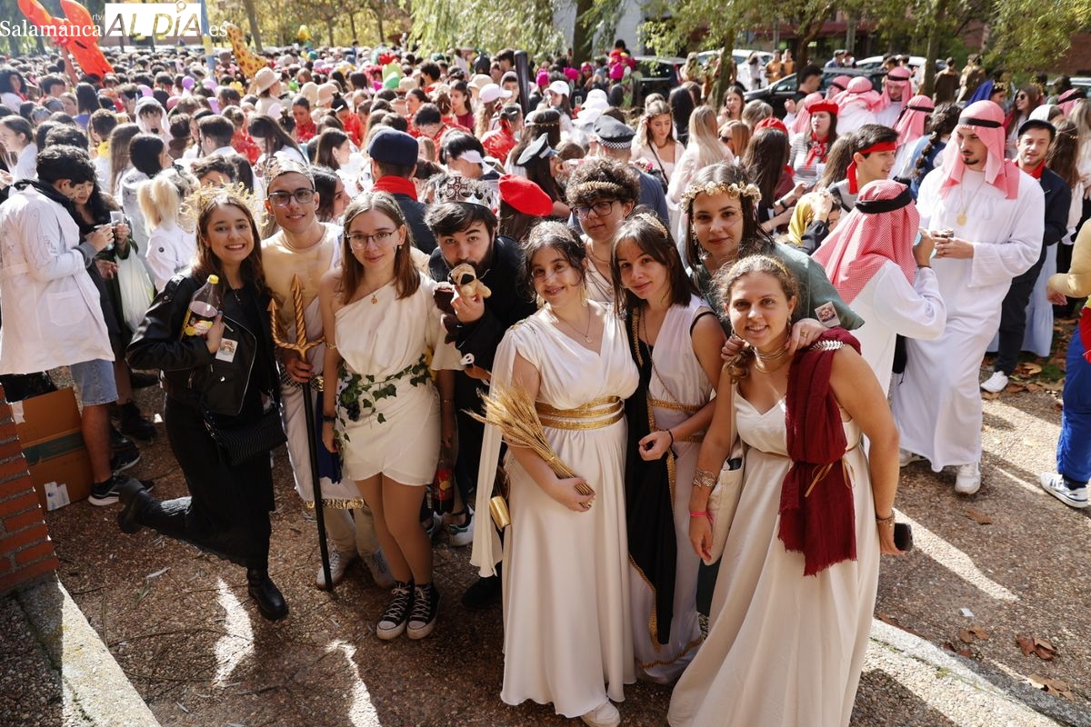 Cientos de jóvenes en las calles de Salamanca por las Fiestas de Medicina. Amplia GALERÍA DE FOTOS