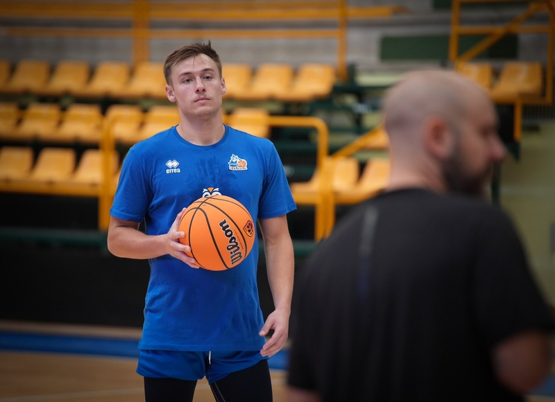 Kyle Cardaci y Ayo Akinwole completan la plantilla de Perfumerías Avenida Xoborg