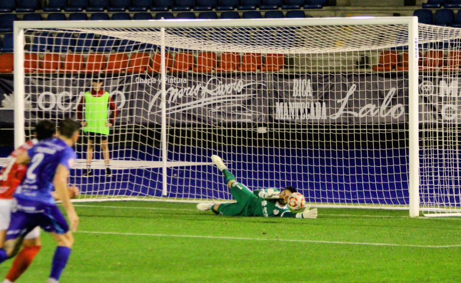 Unionistas tira por la borda dos puntos en tres minutos para empatar con el colista Ourense (2-2)