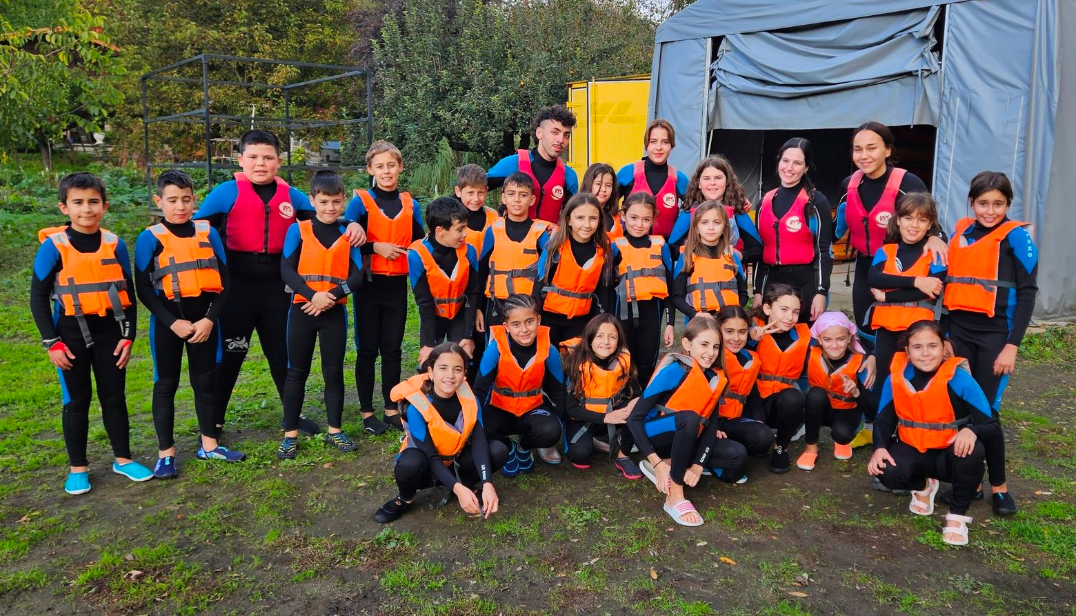 Una veintena de chavales de la provincia disfruta de actividades multiaventura en Miróbriga