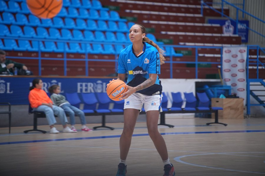 El Perfumerías Avenida doblega al BAXI Ferrol en A Malata (59-83)