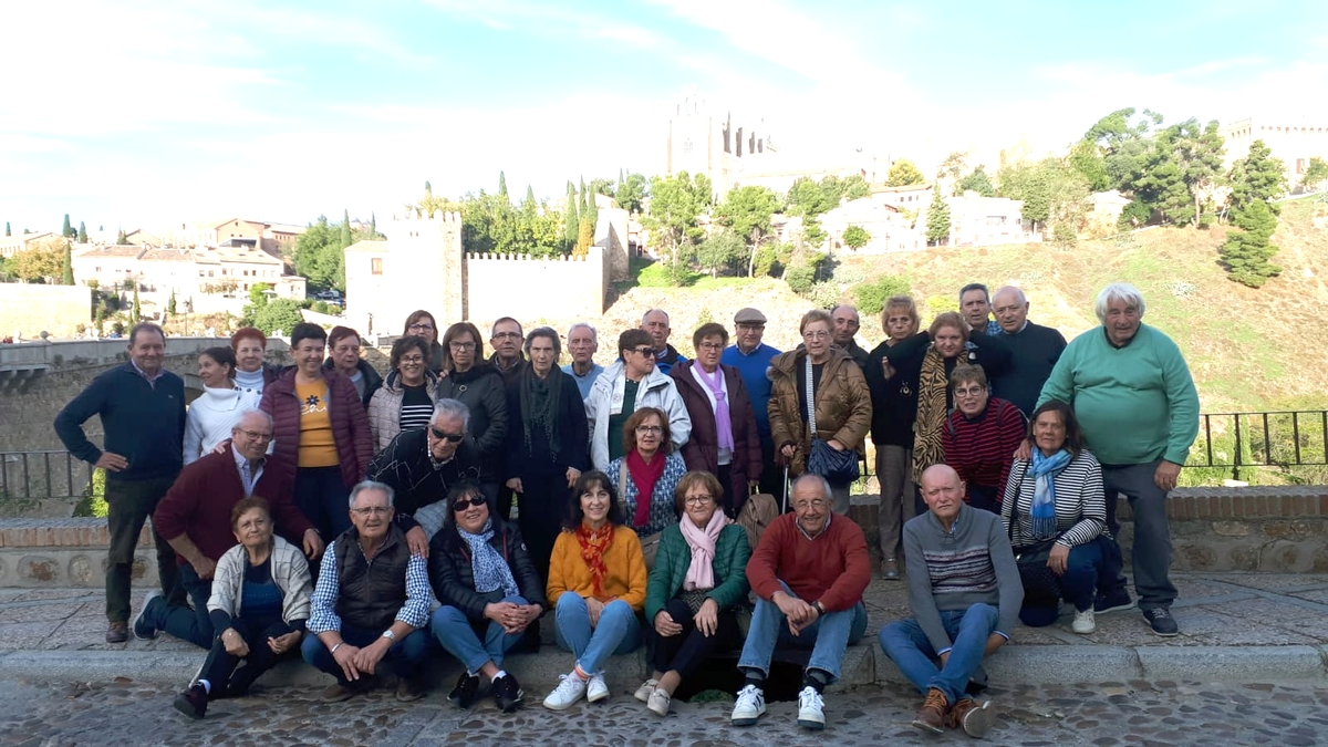 Jubilados de la Asociación San José de Vitigudino disfrutan de una excursión al Puy du Fou