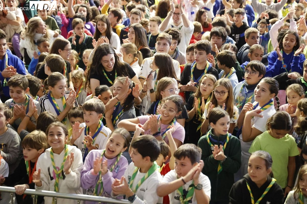Cientos de jóvenes se citan el Multiusos Sánchez Paraíso de Salamanca (GALERÍA DE FOTOS) 