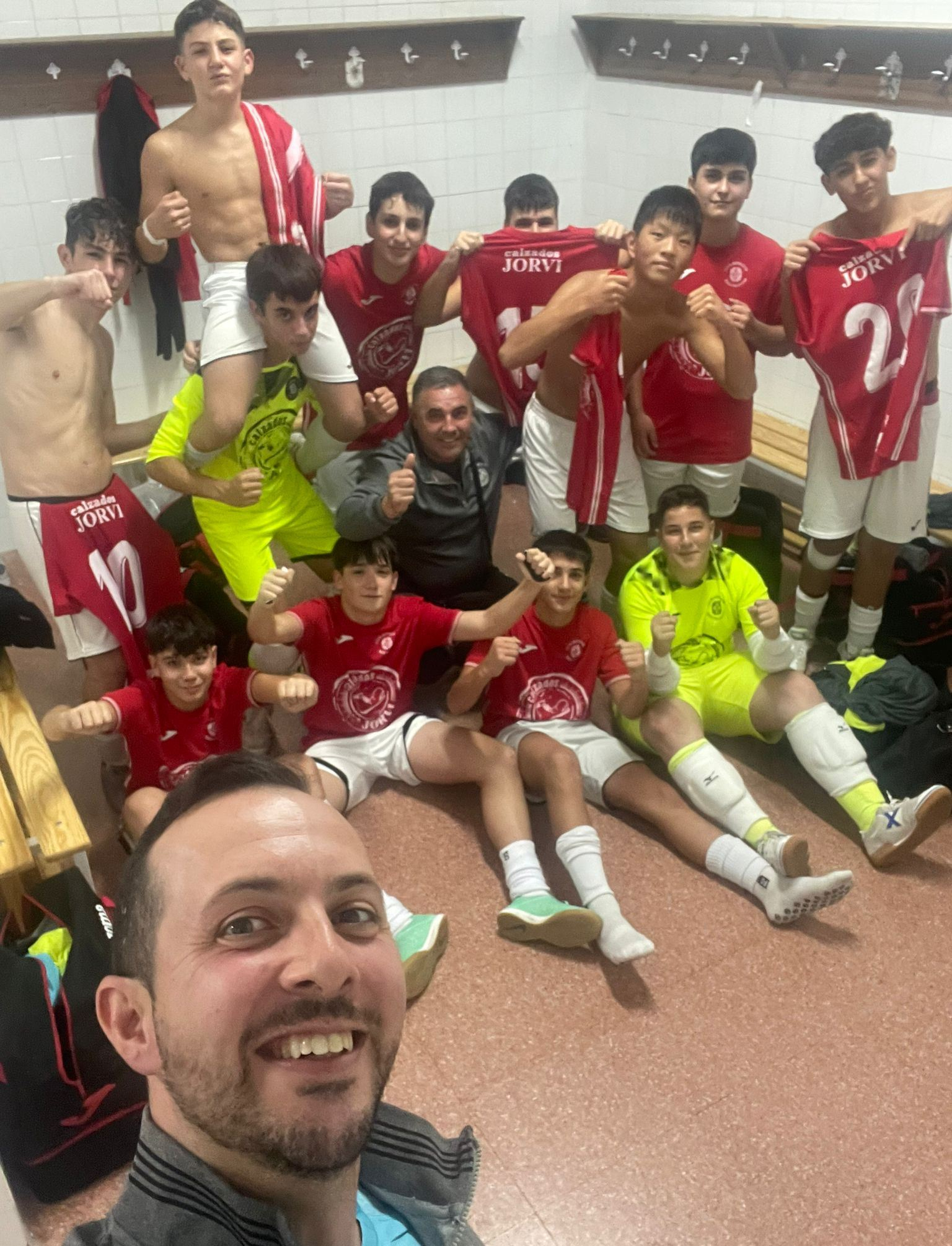 Los cadetes e infantiles del III Columnas debutan con victoria