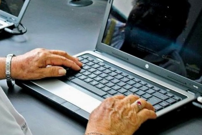 Los mayores de 65 años en el medio rural pueden solicitar el bono digital de 240 euros para conexión a banda ancha