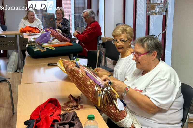 Gran acogida para la nueva edición del Taller municipal de Encaje de Bolillos