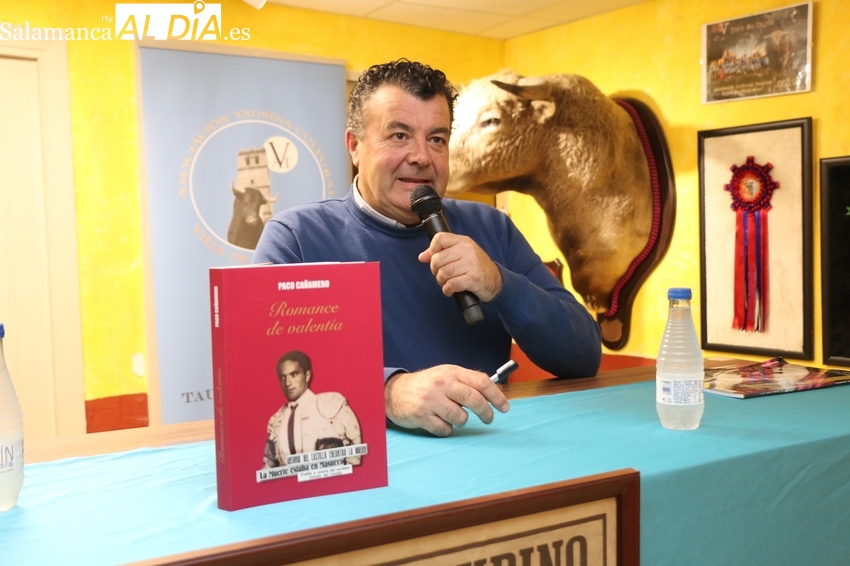 El escritor y periodista taurino Paco Cañamero presenta en Vitigudino su último libro ‘Romance de valentía’