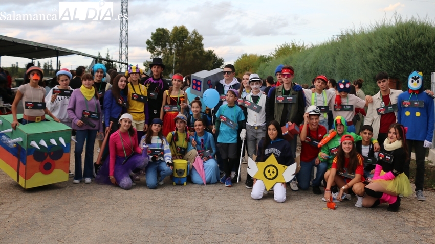 Divertida y participativa yincana de peñas en El Cubo de Don Sancho para animar las fiestas de Santa Teresa
