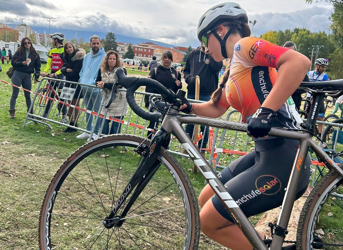 La cadete Lucía Bautista inicia su andadura de ciclocrós en el Campeonato de CyL