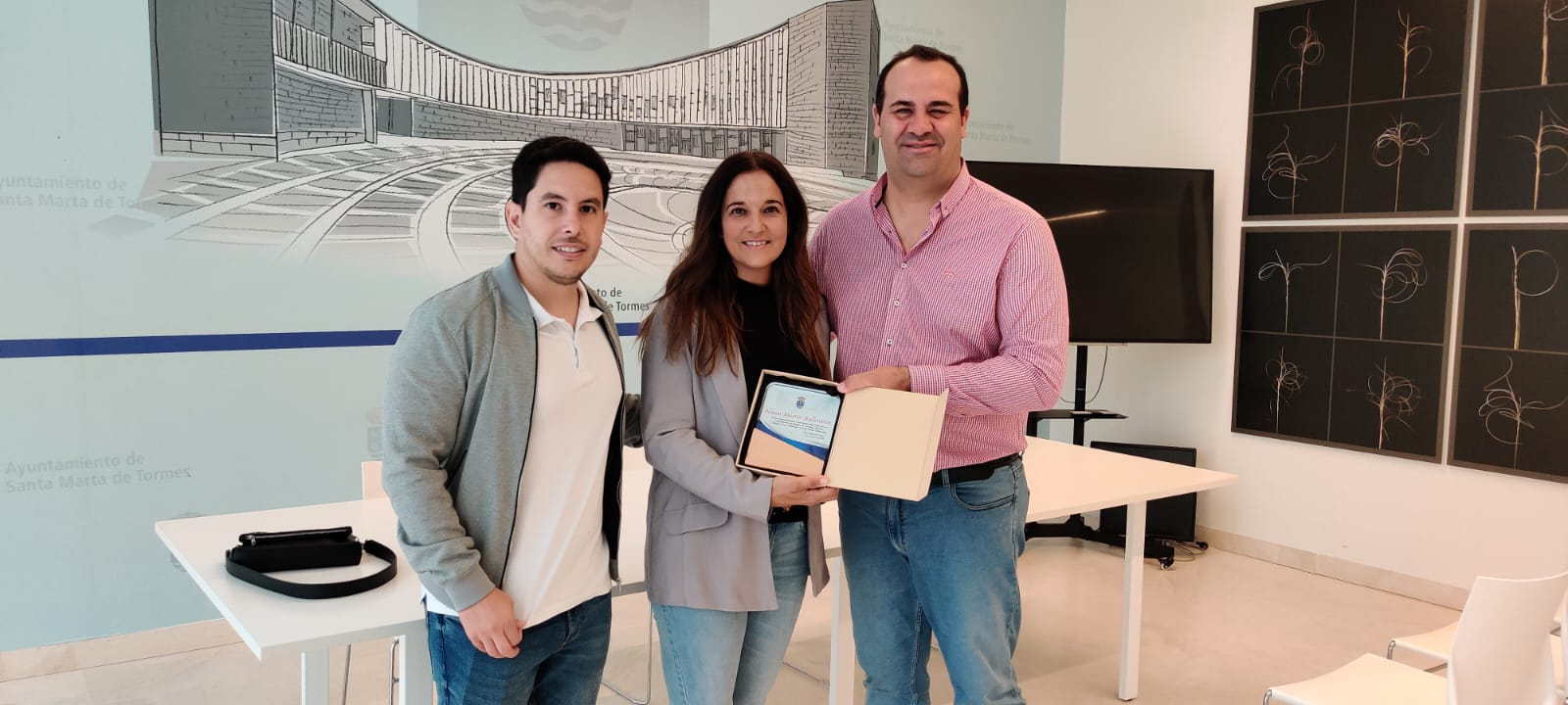 Noemí Ballesteros, plata en el Campeonato de España de Armas Olímpicas, recibida en el Ayuntamiento de Santa Marta