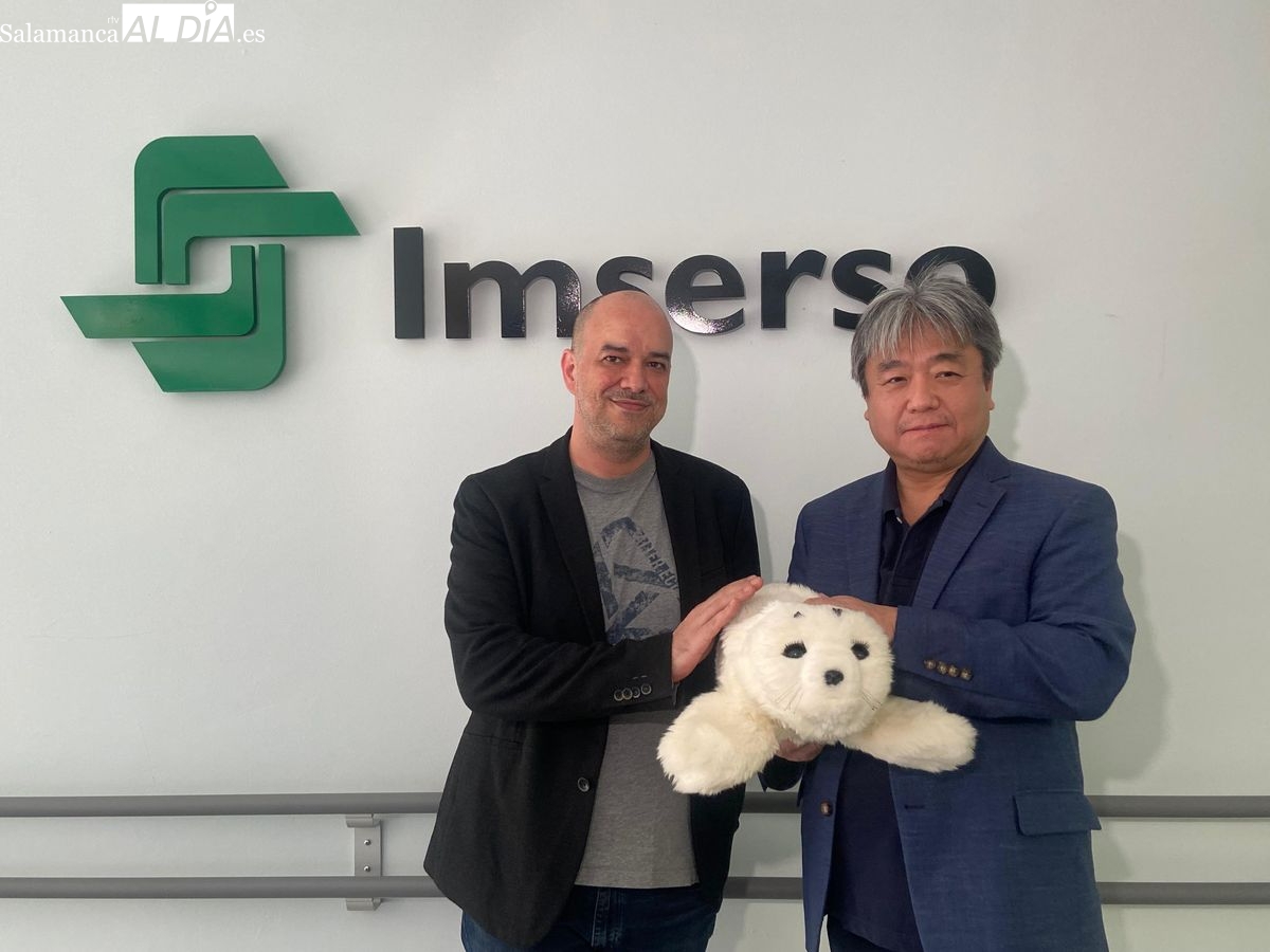 PARO, la foca que mejora la calidad de vida de las personas con demencia (VÍDEO)