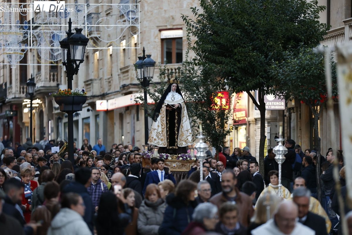 Emotiva procesión de Santa Teresa de Jesús en Salamanca (VÍDEO y FOTOS) 