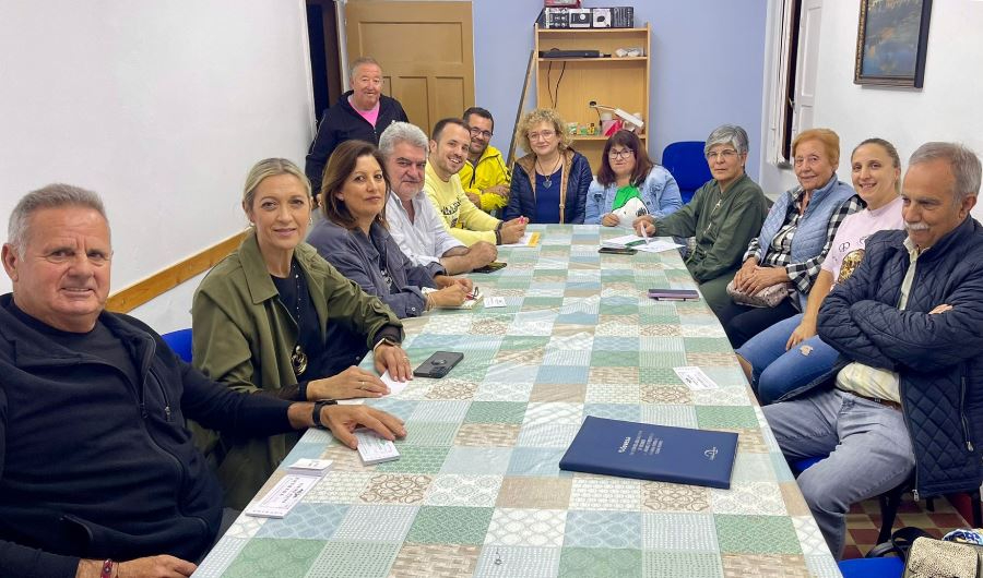 Miembros de Fevesa trasladan al PSOE necesidades y problemáticas de los barrios