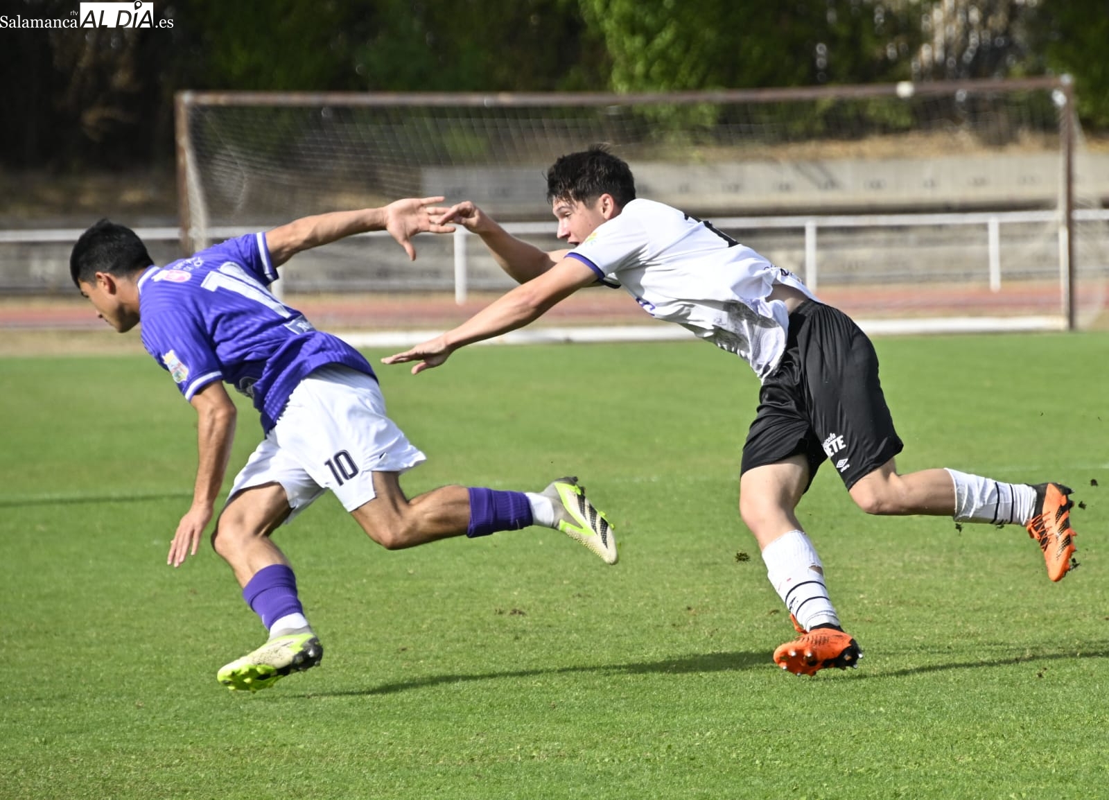 Dura derrota del filial del Salamanca UDS ante La Bañeza con toda la plana mayor en Las Pistas (0-4)