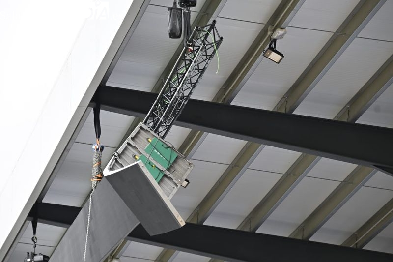 La vida sigue igual en Unionistas: Mikel Serrano y Rastrojo no entran al grupo... y la barra LED del Reina Sofía se desprende