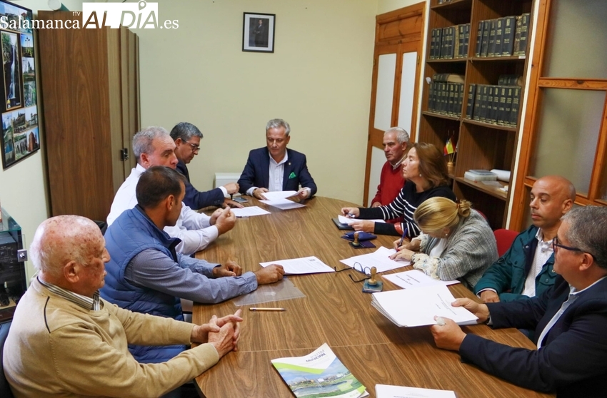 Los municipios del Abadengo reafirman en Sobradillo los lazos con Portugal en la firma de ‘mugas’