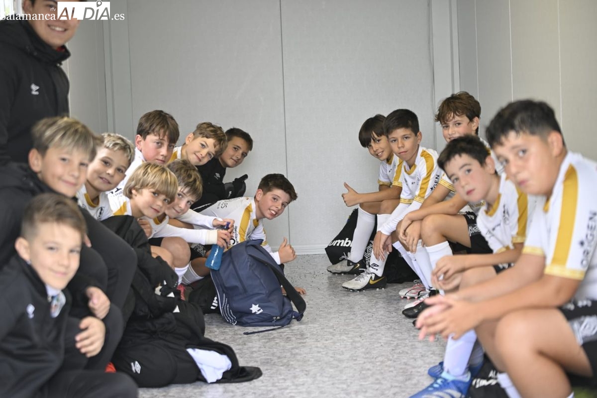 La cantera del Salamanca UDS estrena los vestuarios portátiles del Tori