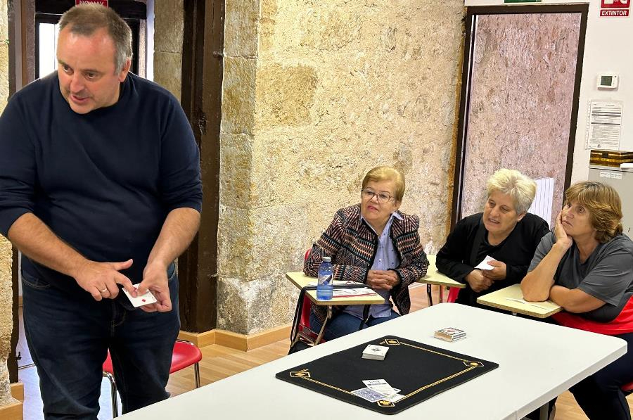 El Gran Patato acerca su magia a los usuarios del Servicio de Mayores de Cáritas