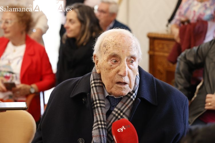 Gabriel De Arriba, homenajeado a sus 103 años: Hay que olvidarse de que se es joven y el tiempo va pasando