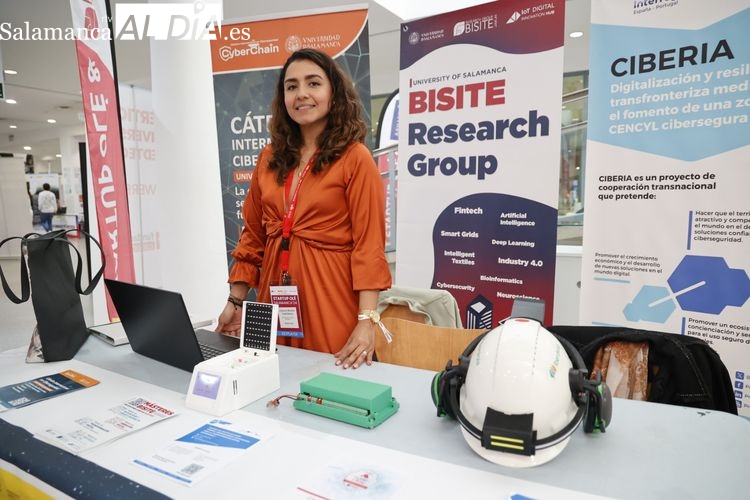 Una lámpara que detecta enfermedades o un casco que avisa de los peligros, dos ingeniosos proyectos salmantinos que están en fase de ensayo   