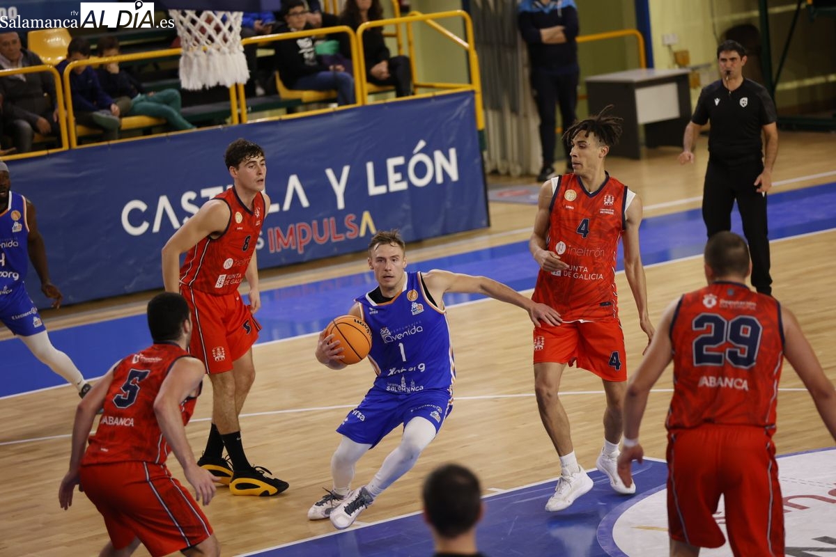 El Perfumerías Avenida Xoborg logra su primer triunfo con el calor de Würzburg y a costa del Betanzos (99-62)