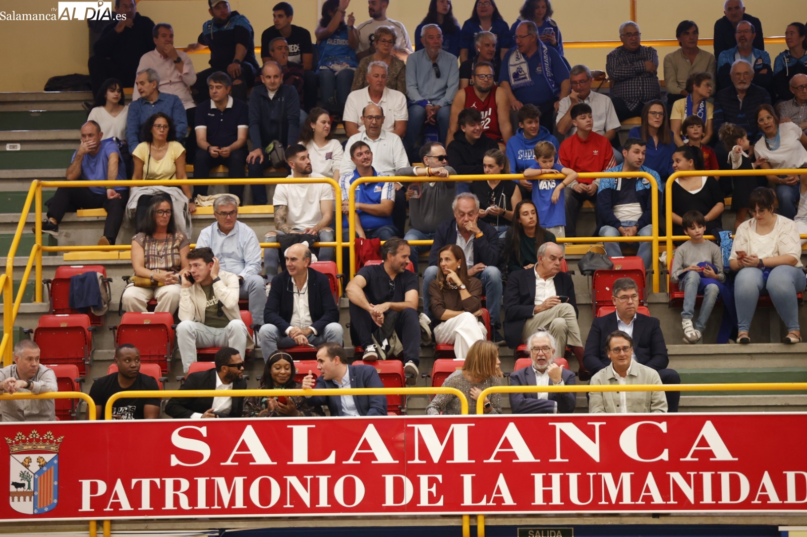 La Marea Azul vuelve a Würzburg con parón en el partido del Perfumerías Avenida al dejar de funcionar los videomarcadores