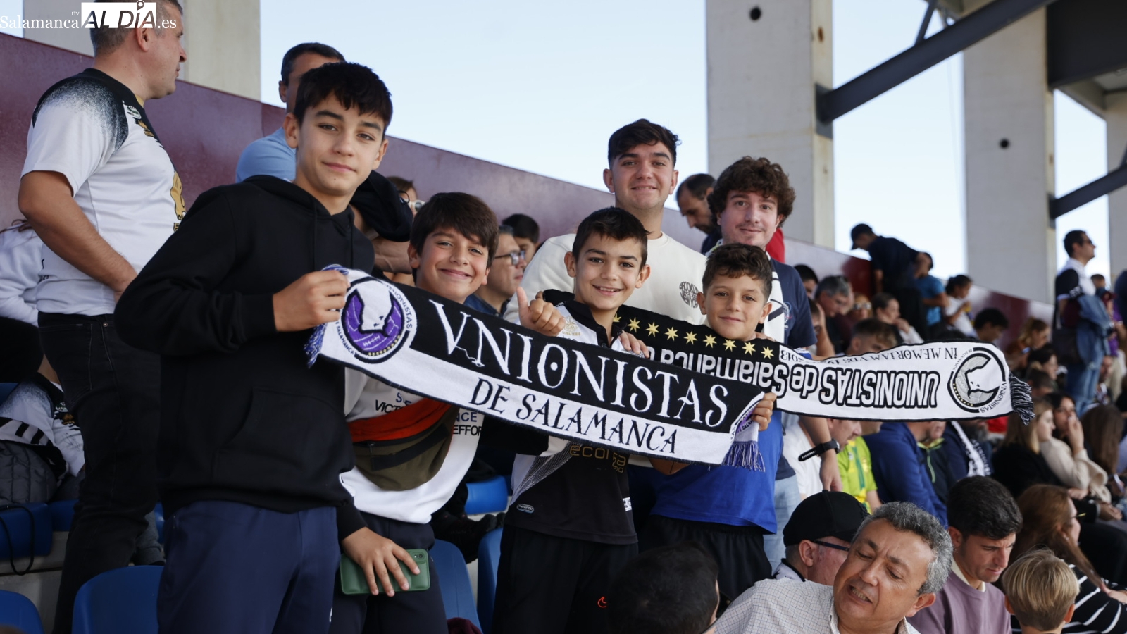 La afición de Unionistas se apunta al Reina Sofía en la matinal del domingo