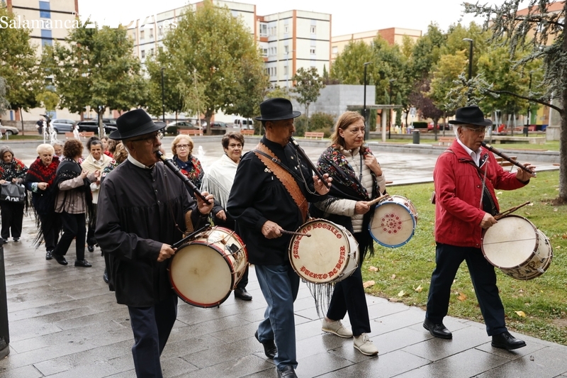 La lluvia no impide la apertura de las fiestas en el Barrio Garrido
