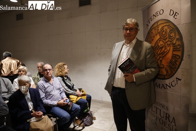 Juan Manuel de Prada cautiva en la presentación de su novela 