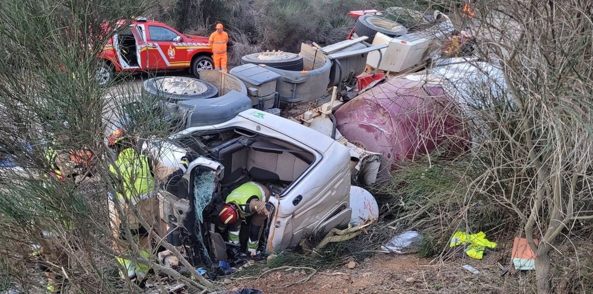 Más de cuatro horas atrapado en el interior de un camión tras sufrir un accidente en León