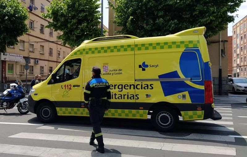 Un herido tras caerse de su moto en la glorieta Julio Robles de Salamanca