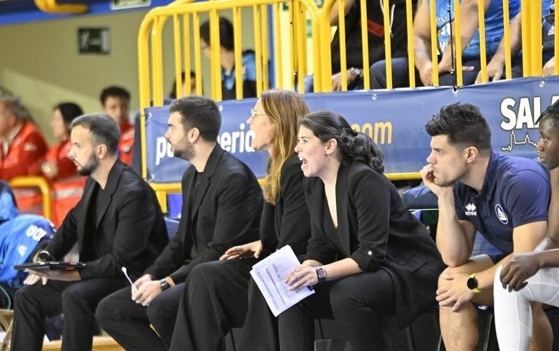 Raquel Romo debuta como entrenadora asistente en la selección española absoluta e Iyana se va con ella desde el Perfumerías Avenida