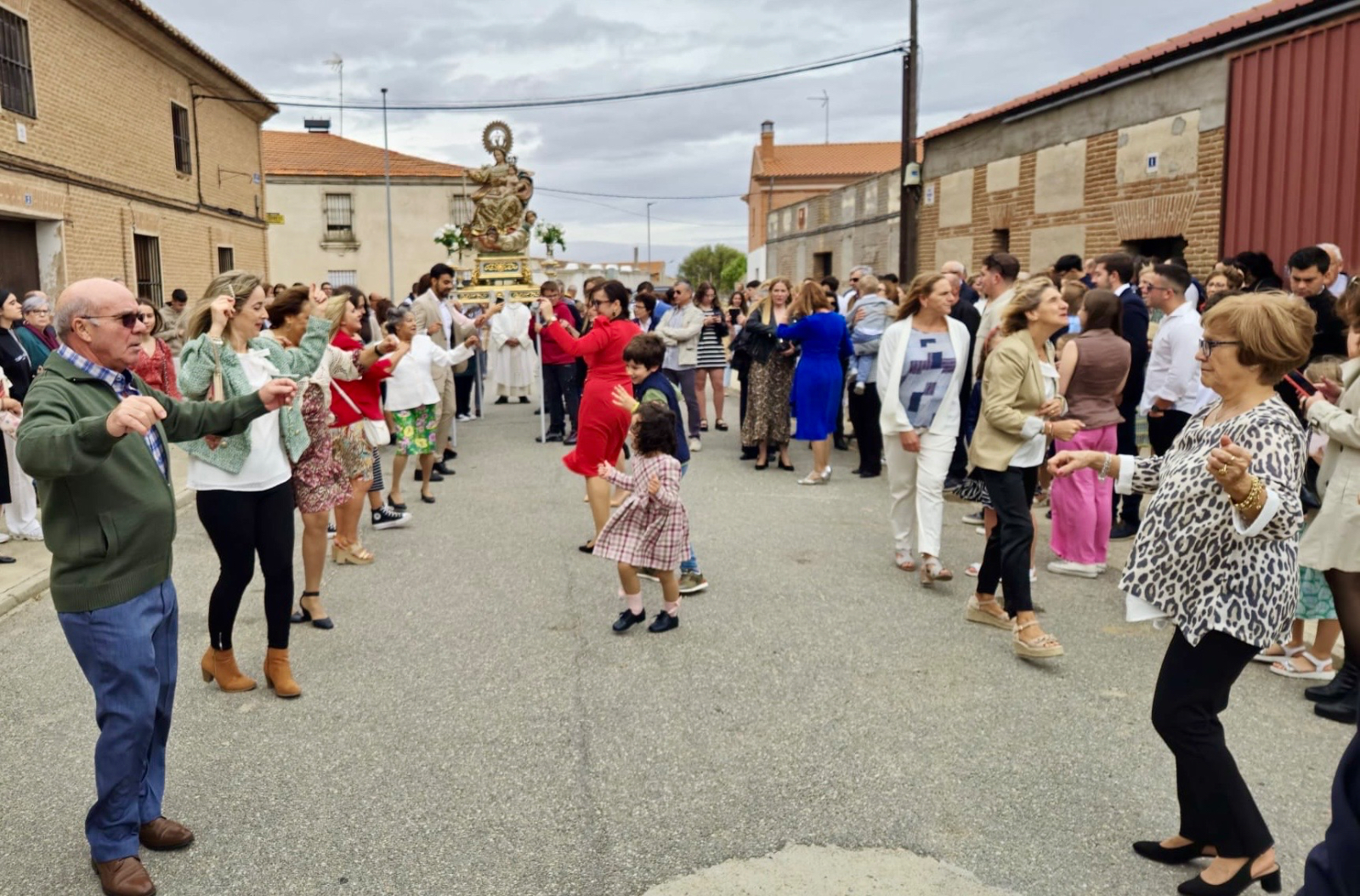Rágama se engalana para honrar a la Virgen del Rosario