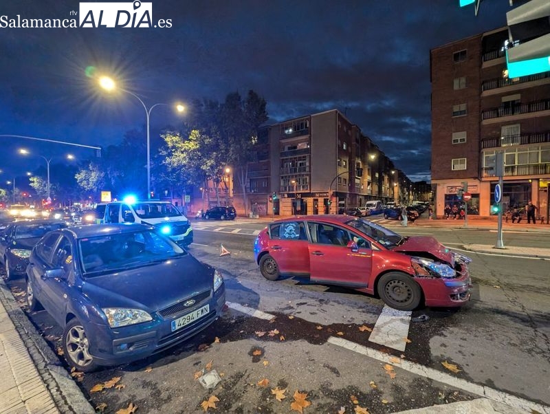 Colisión múltiple de tres vehículos en la avenida de los Cipreses 