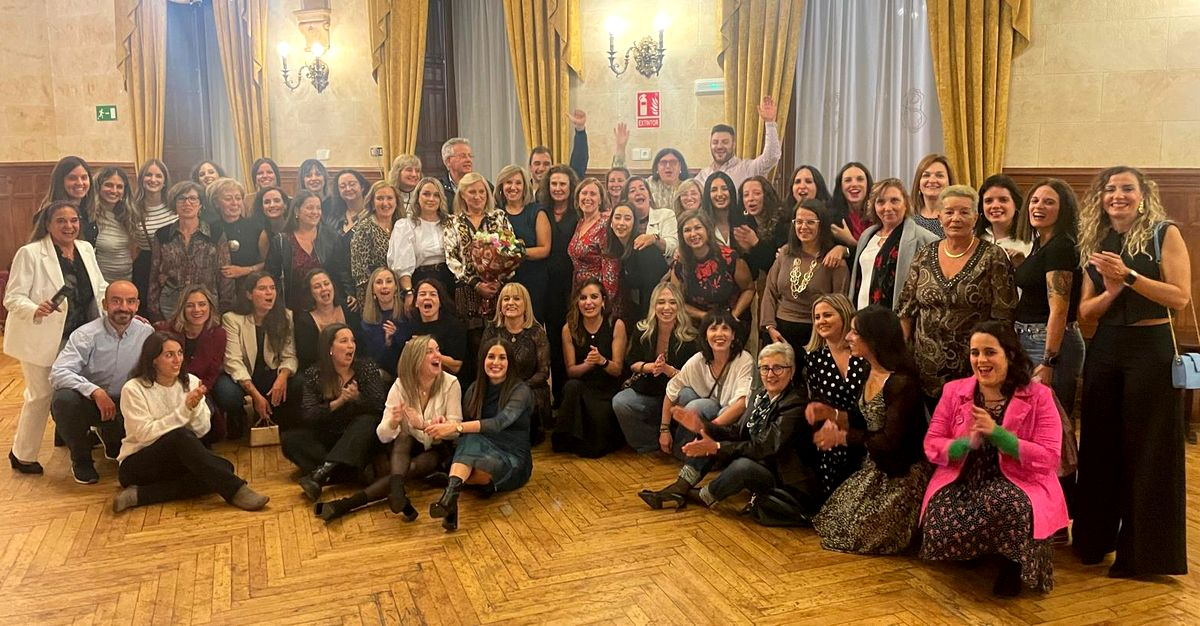 Feliz despedida tras media vida como enfermera en las Urgencias del Hospital de Salamanca