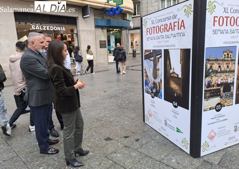 Las fotos finalistas del concurso del cartel de la Semana Santa se exponen en el centro de Salamanca