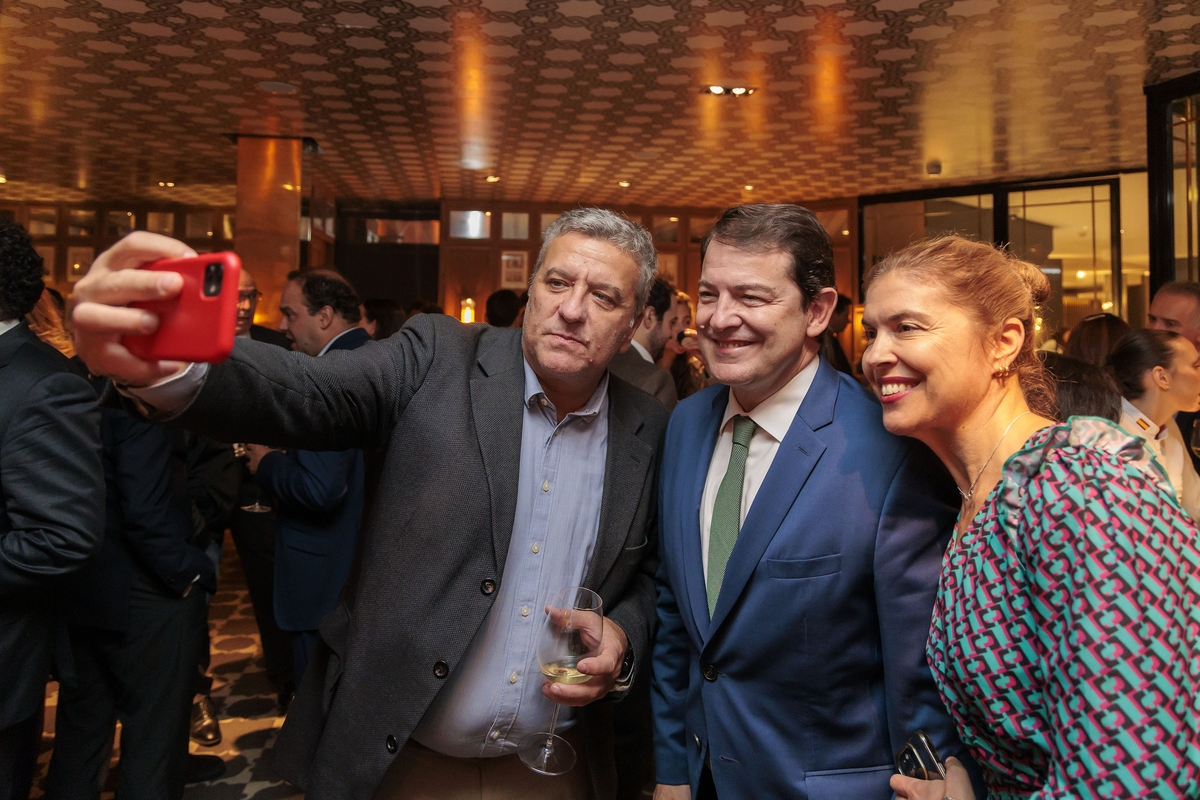 Así ha sido el encuentro de Mañueco con la comunidad de castellanoleoneses (GALERÍA DE FOTOS)