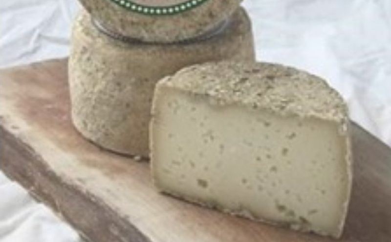 Ordenan la retirada inmediata de la venta de cuatro quesos