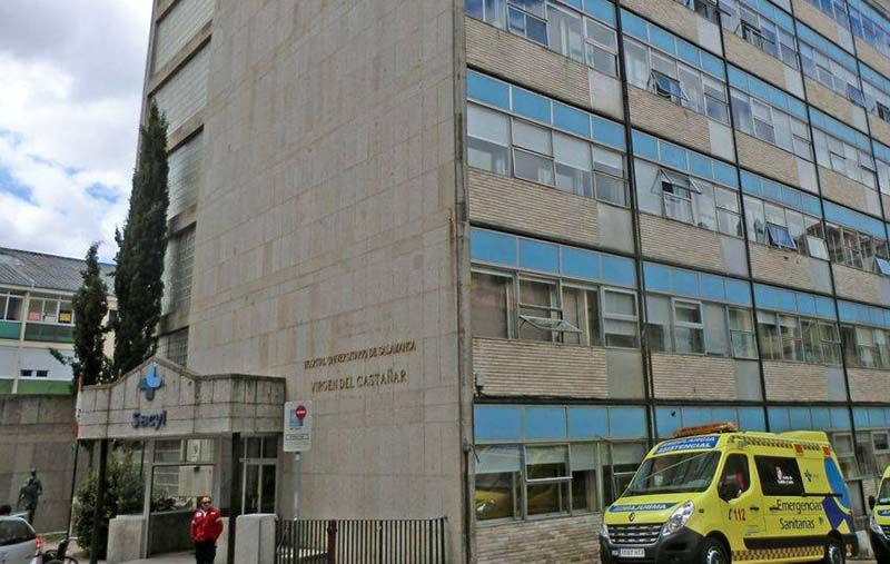 Una mujer trasladada al Hospital de Béjar tras la colisión de un coche y una furgoneta en Fresnedoso