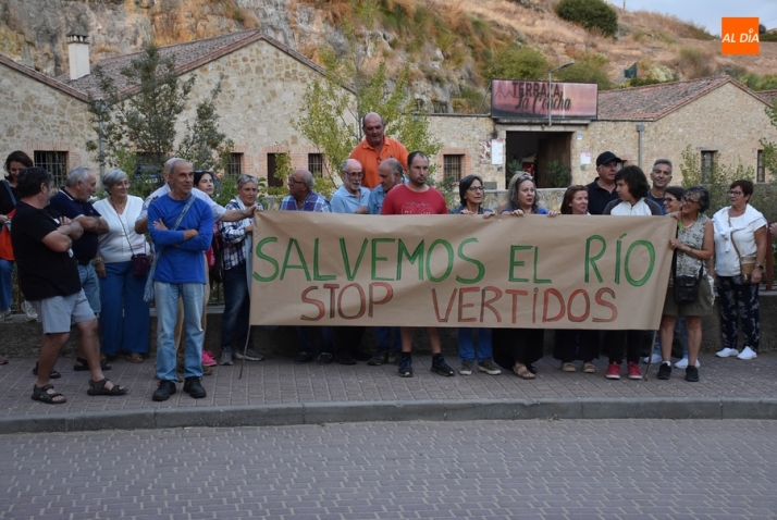 Asenavis sigue recogiendo firmas en su local de La Concha