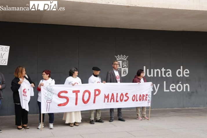 Continúa el malestar vecinal en Villamayor por los malos olores y el PSOE critica la inacción del alcalde