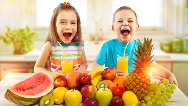 Ocho de cada diez bebidas de frutas suspenden la Escala Saludable de OCU