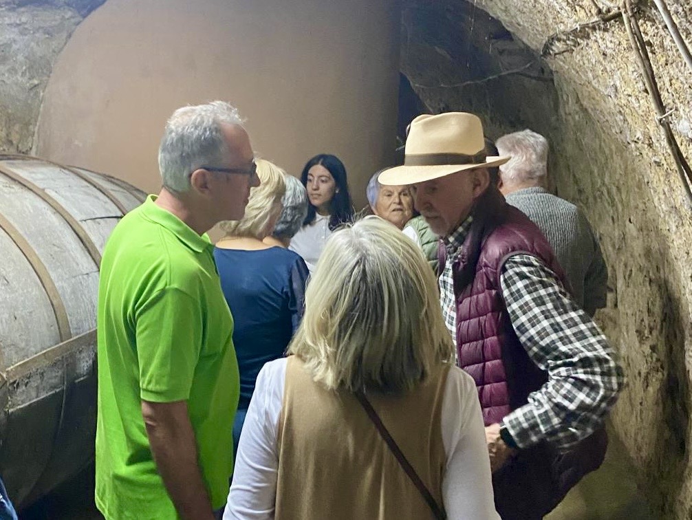 La asociación Me Permito arranca los preparativos de su nueva Ruta de las Bodegas en Macotera