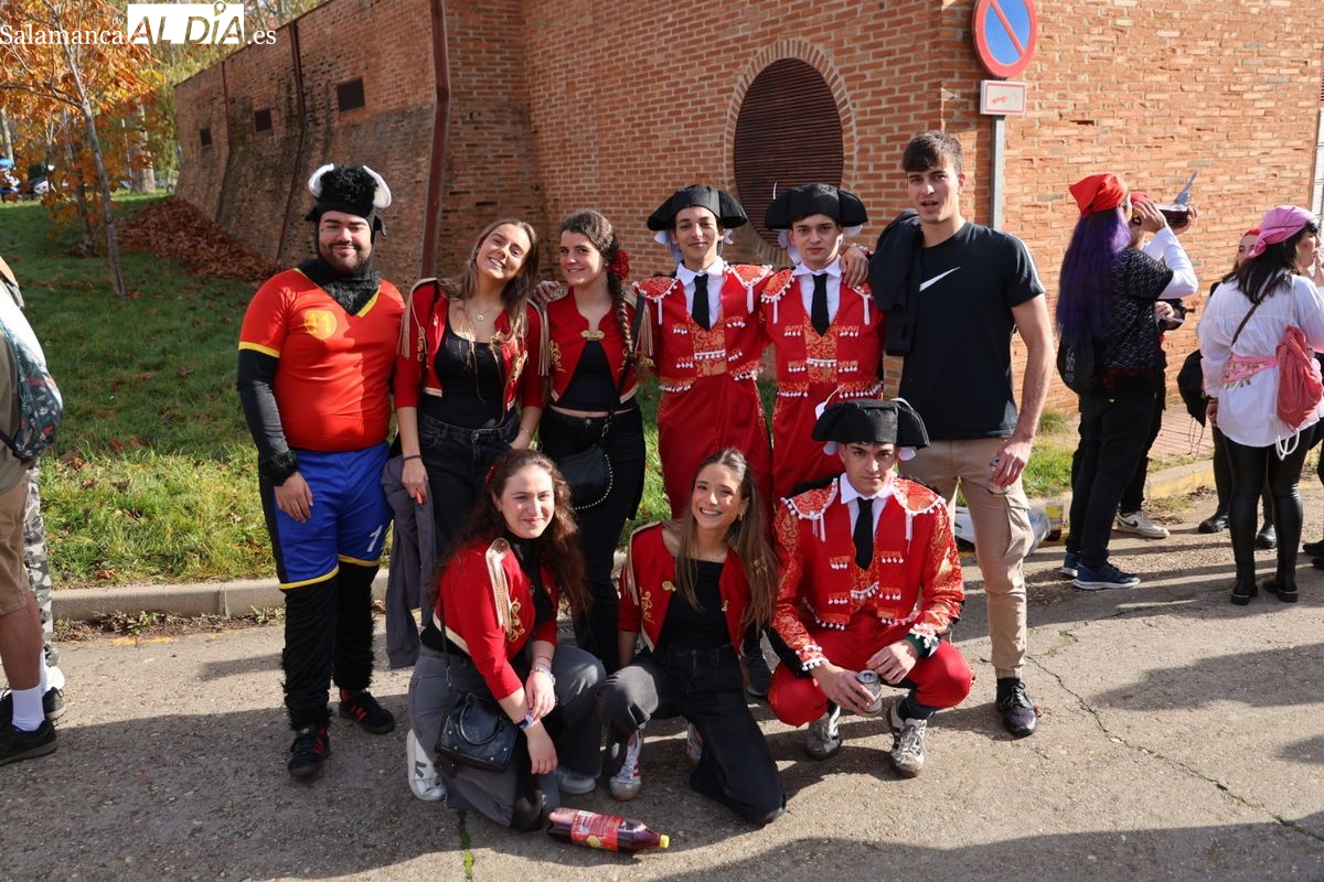 Los alumnos de Farmacia celebran sus Fiestas con charanga y disfraces (VÍDEO Y GALERÍA DE FOTOS) 