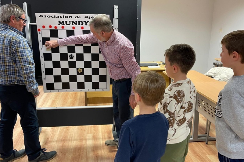 Arranca el nuevo curso de ajedrez con una docena de participantes