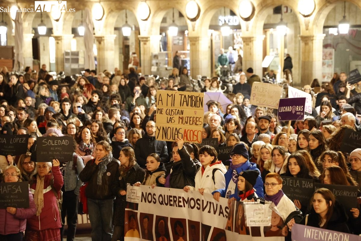 Una marea morada recorre Salamanca en la manifestación del 25-N (VÍDEO Y GALERÍA DE FOTOS) 