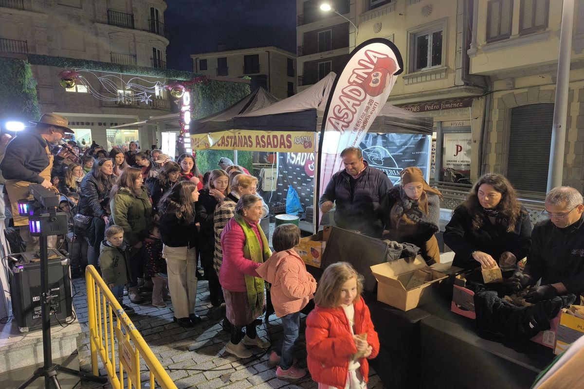 Guijuelo celebra su tradicional castañada con 1.500 raciones de castañas asadas