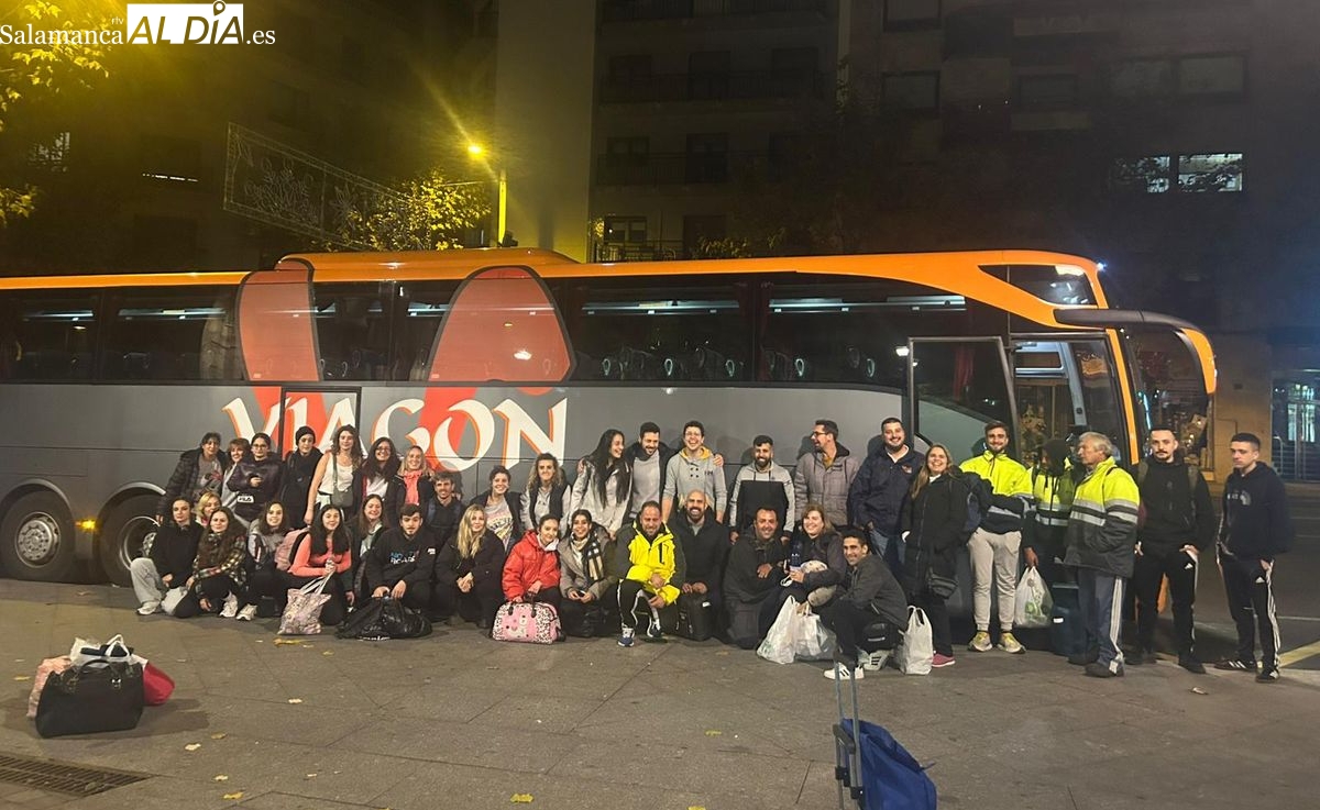 Crean un grupo de WhatsApp para llenar un autobús y ayudar en Valencia en el Puente de la Constitución