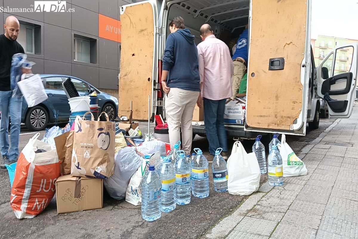 Una furgoneta cargada con ayuda para los afectados por la DANA sale de Salamanca con destino Valencia (FOTOS Y VÍDEO)