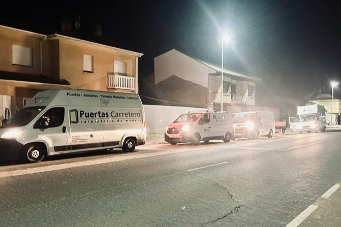 Cinco furgonetas y un camión parten de Villoria cargados de ayuda para los afectados por la DANA